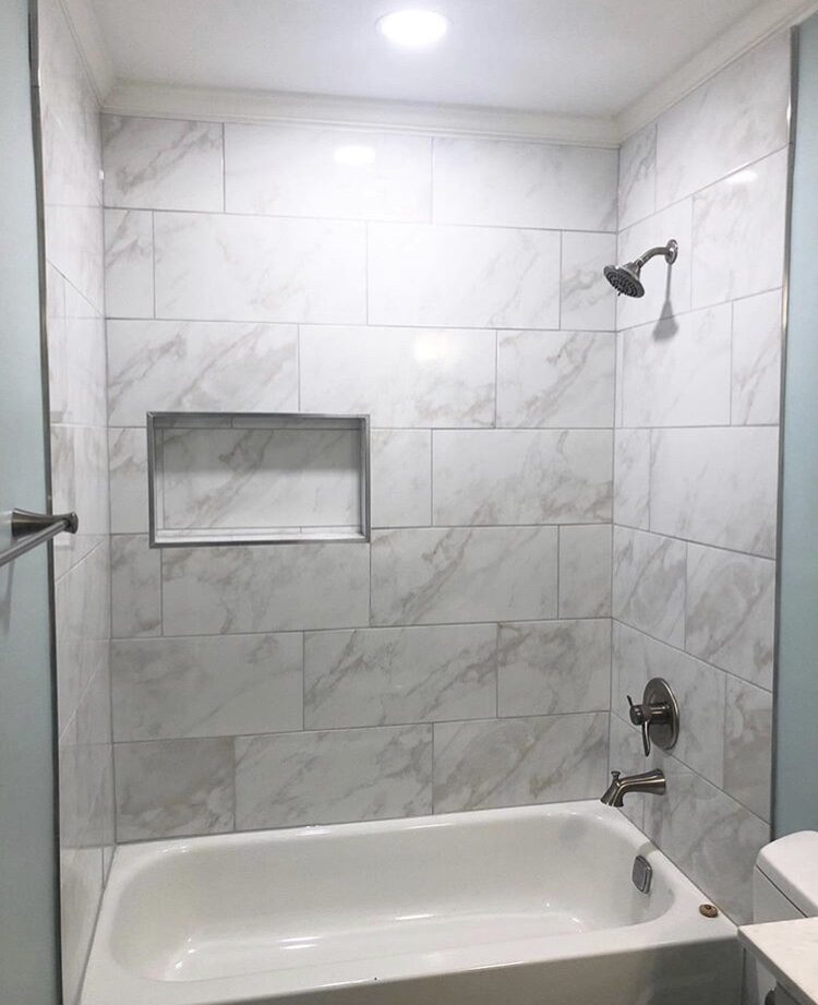 Marble-look tile tub surround with built-in niche